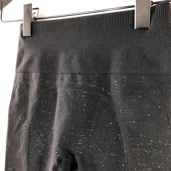 Lululemon Free To Flow 7/8 Tight Black White Women's Size 2 or 4 No Size Dot - Picture 7 of 11